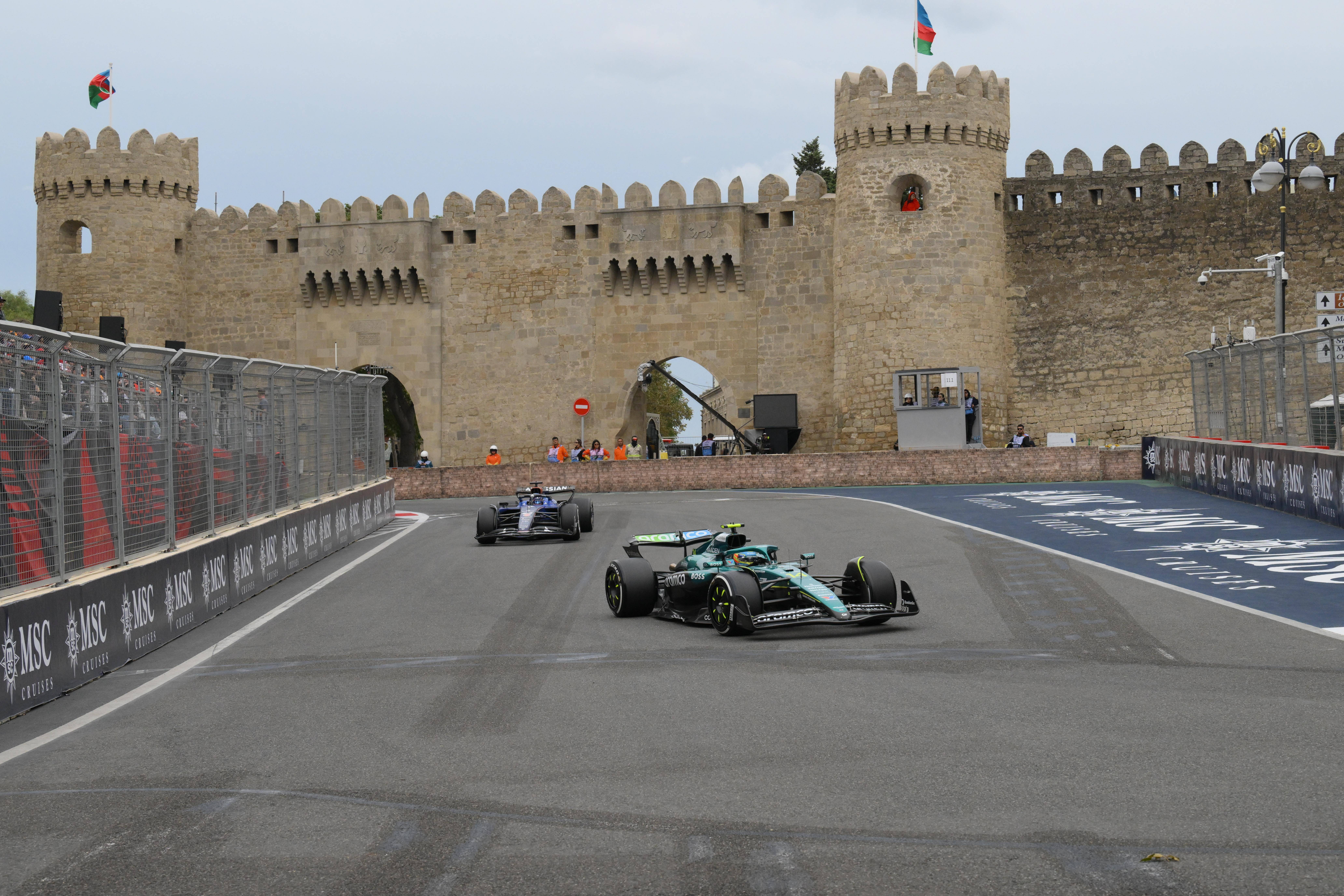 阿斯顿马丁横扫红牛车队，维斯塔潘扛起全队