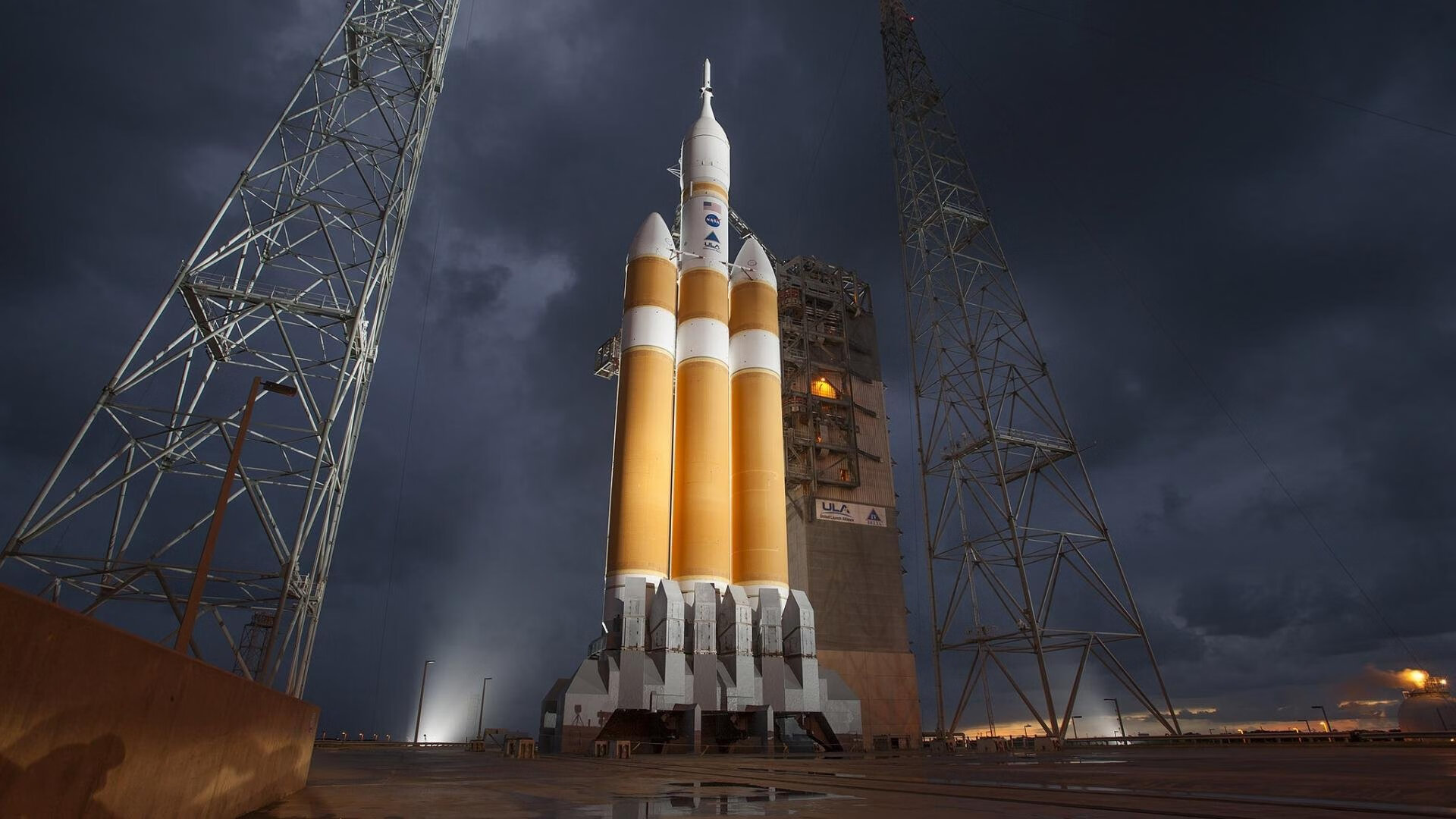 引擎轰鸣中的绿茵绝杀,当F1之夜闯入足球的乾坤一掷